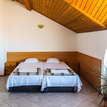 Elegant Retreat In Old Town Minutes From Beach דירה *