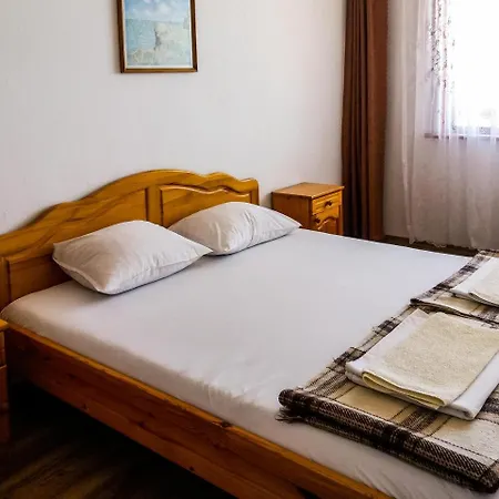 Elegant Retreat In Old Town Minutes From Beach פרימורסקו