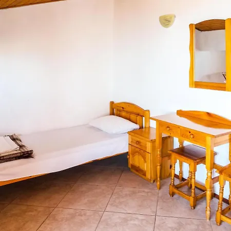 Elegant Retreat In Old Town Minutes From Beach דירה