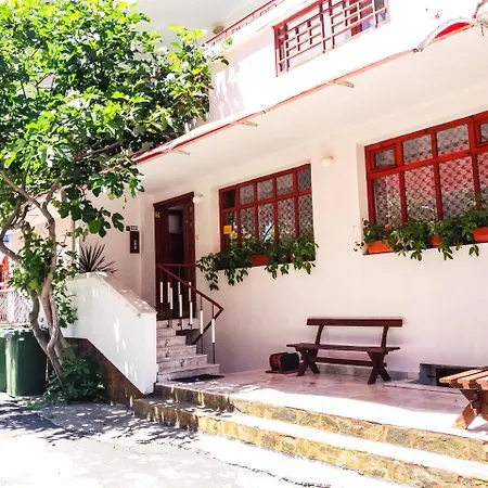 Elegant Retreat In Old Town Minutes From Beach * פרימורסקו